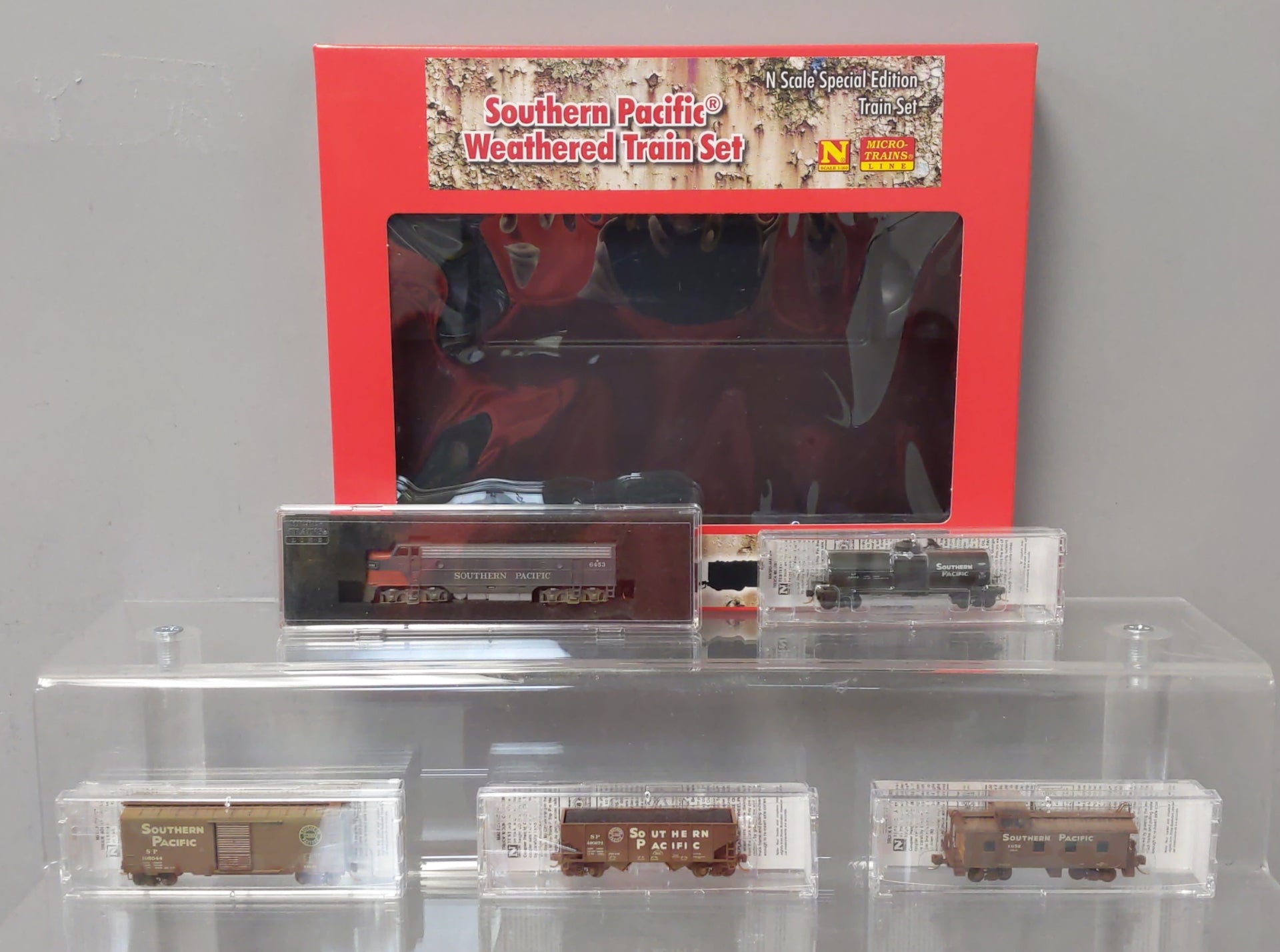 Micro-Trains 99301170 N Southern Pacific Weathered Diesel Freight Train Set