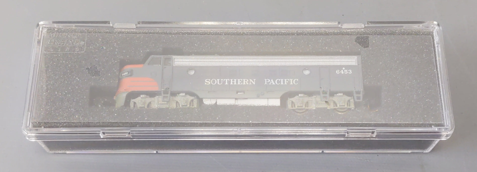 Micro-Trains 99301170 N Southern Pacific Weathered Diesel Freight Train Set
