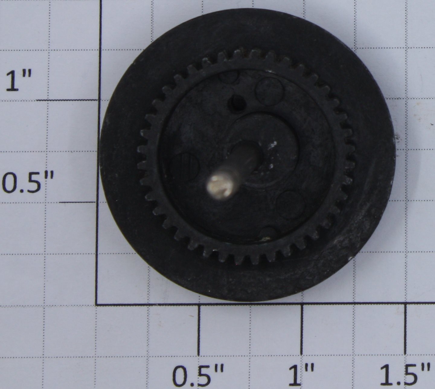 Lionel 227-39 Gear End Wheel with Axle