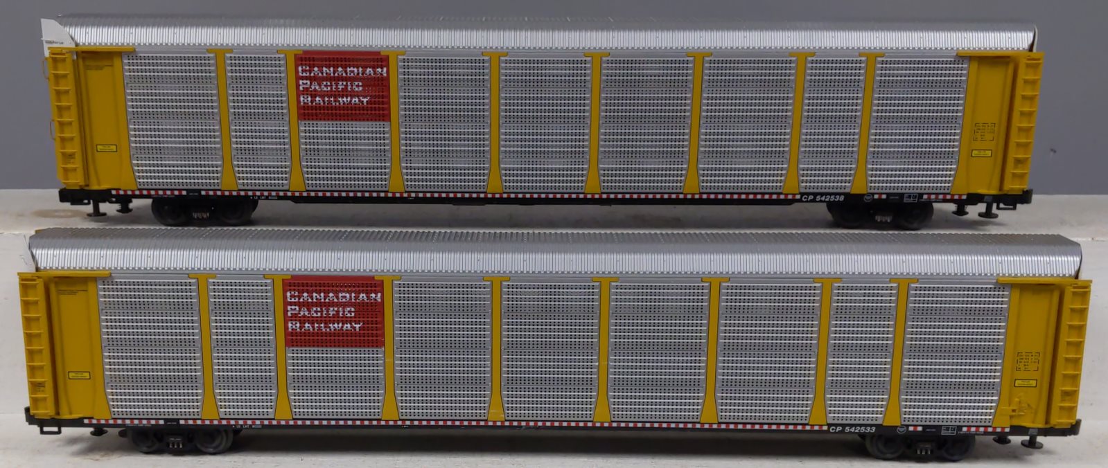 Lionel 6-29377 O Canadian Pacific Autorack Cars (Set of 2)