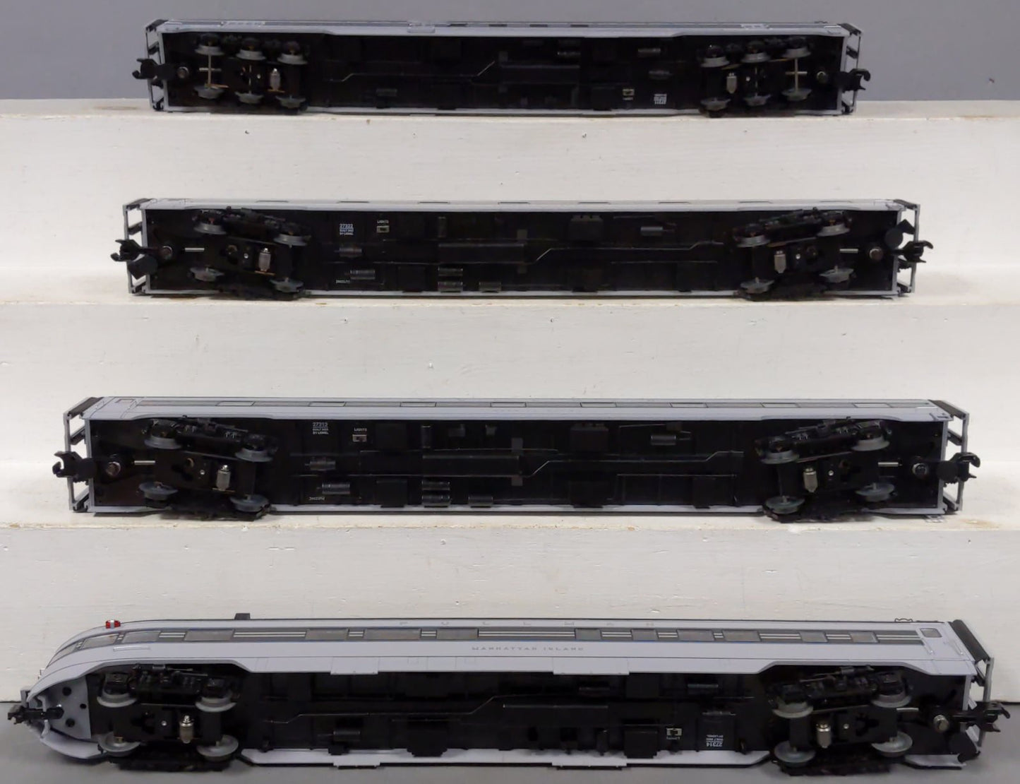 Lionel 2327310 O Gauge NYC 20th Century Limited 21'' Passenger Car (Set of 4)