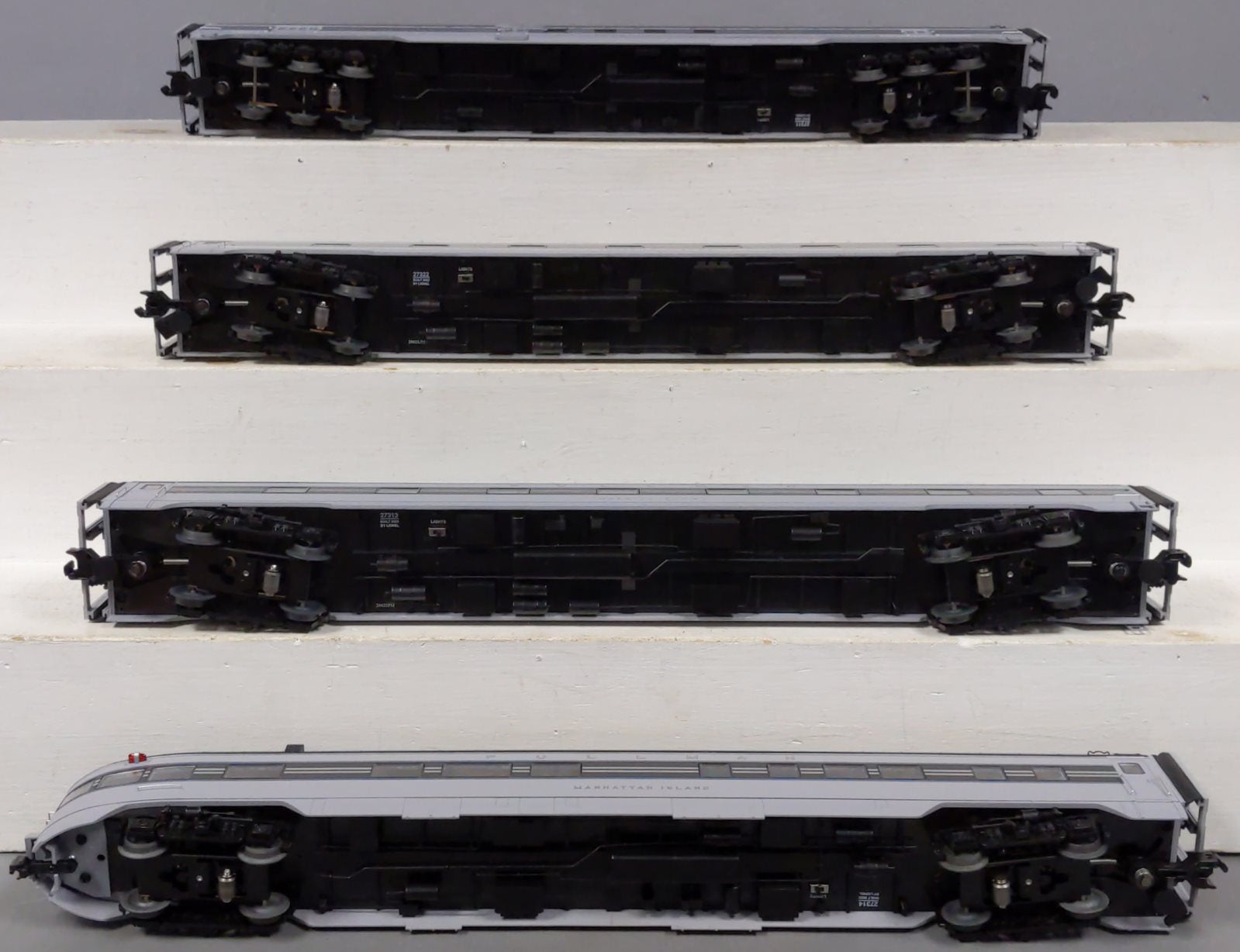 Lionel 2327310 O Gauge NYC 20th Century Limited 21'' Passenger Car (Set of 4)