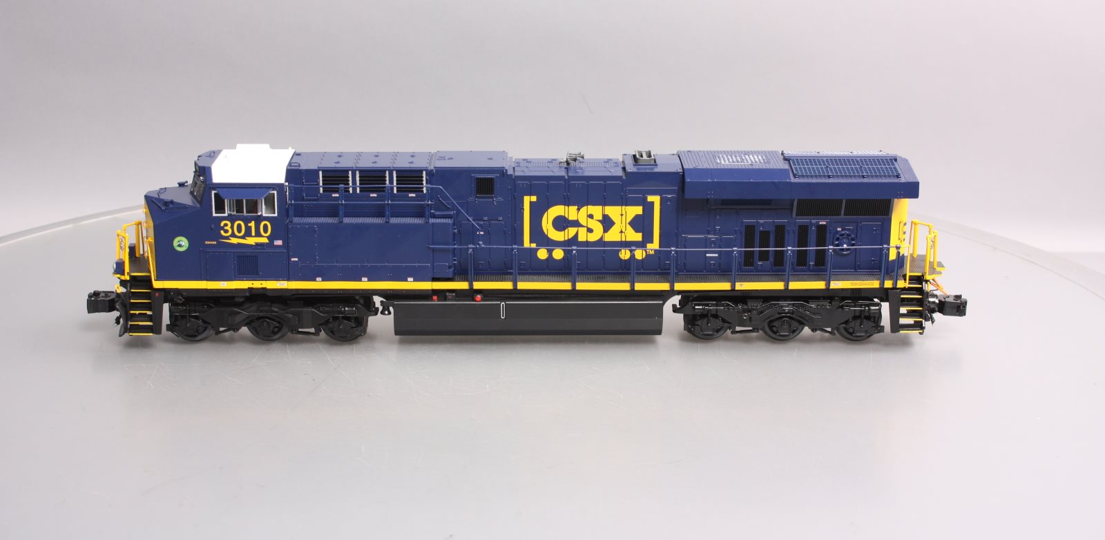 Lionel 2033530 O Gauge CSX ES44AC Diesel Engine #3010 with LEGACY