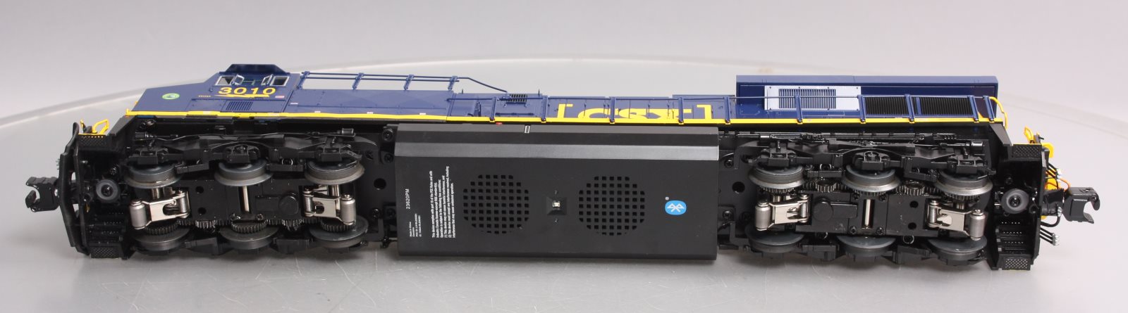 Lionel 2033530 O Gauge CSX ES44AC Diesel Engine #3010 with LEGACY