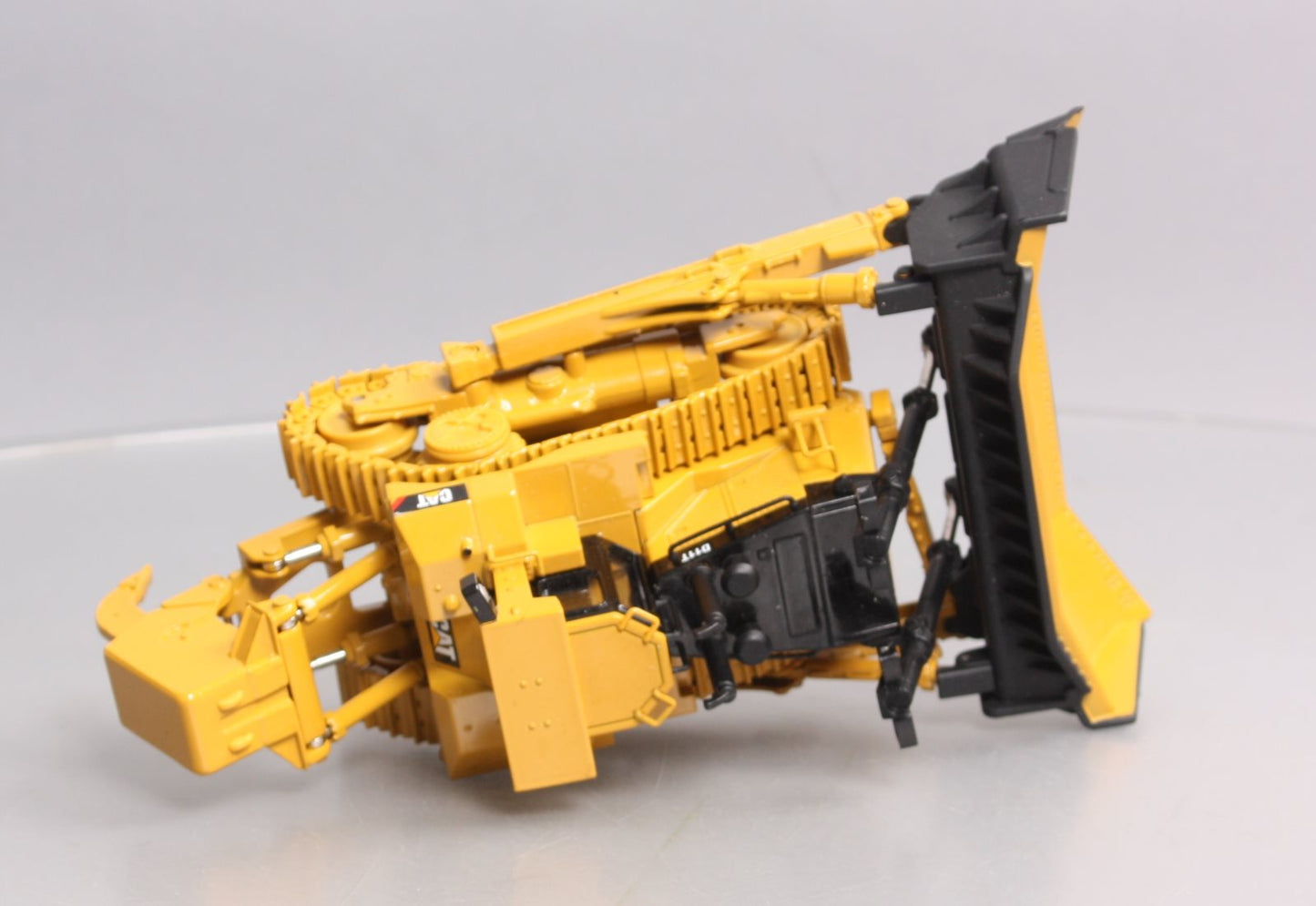 Norscot 55212 1:50 Caterpillar D11T Assembled Track-Type Tractor  MT/Box