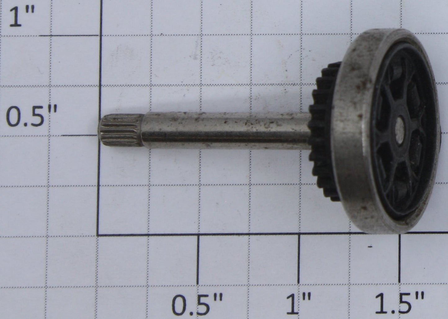 Lionel 2332-131 Center Gear Wheel with Axle