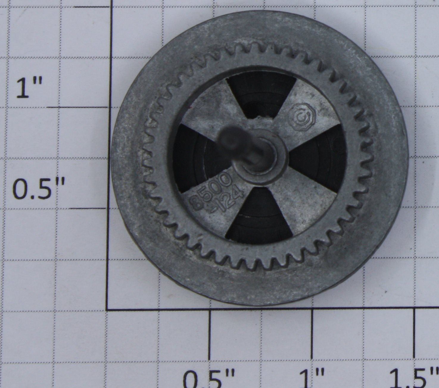 Lionel 8902-120 Gear Wheel and Axle without Boss