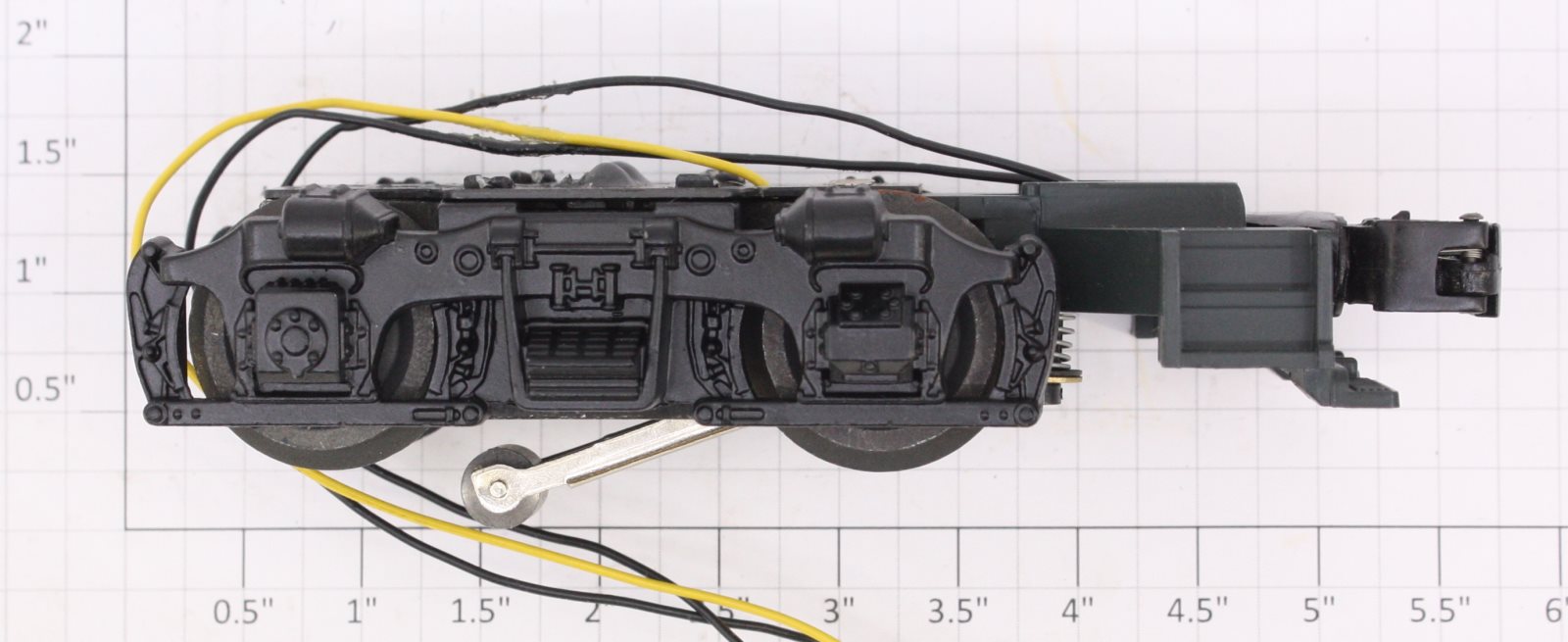 Lionel 28517-150 Gp-7 / Gp-9 Green Motor Truck & Pilot