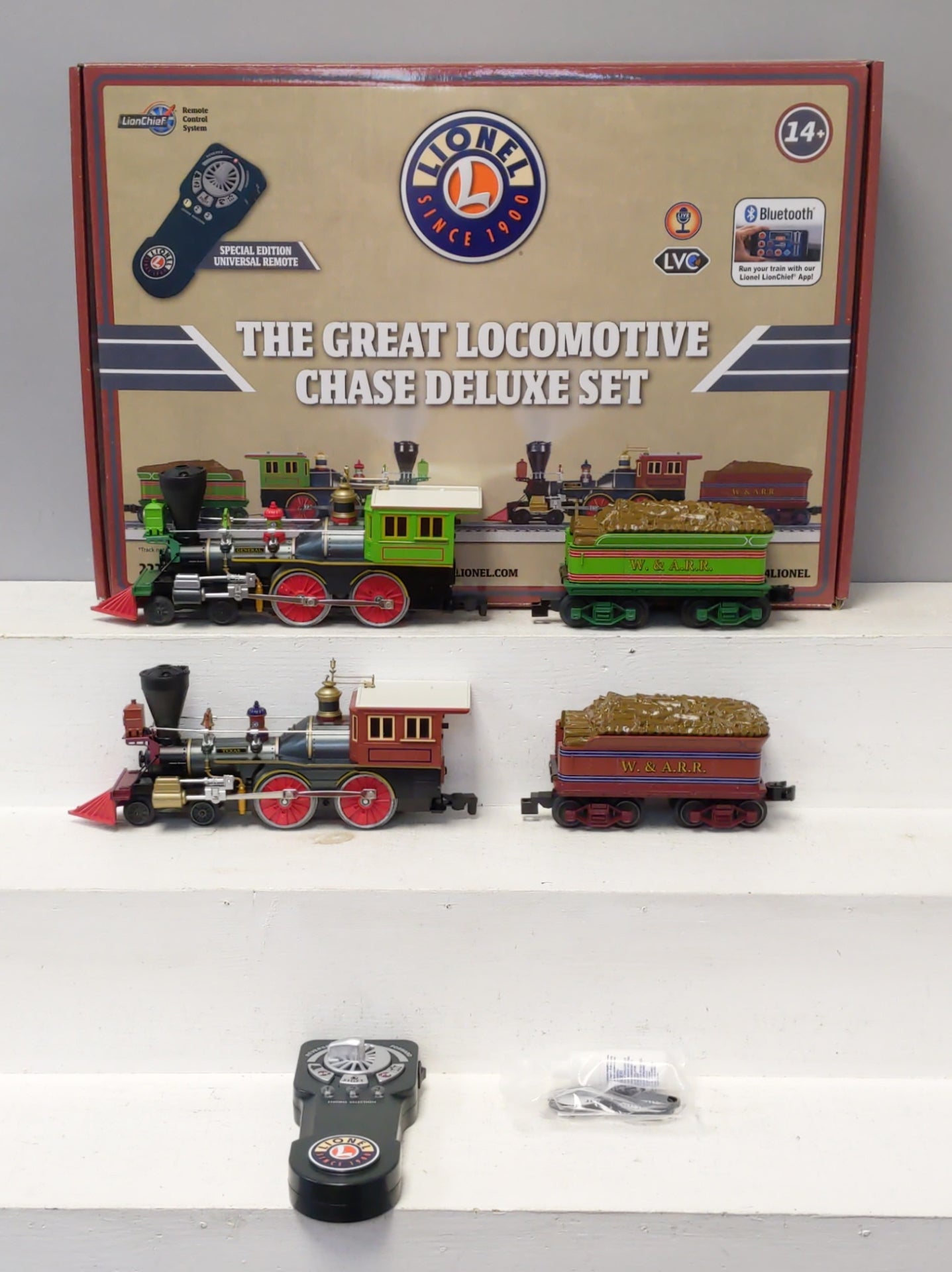 Lionel 2223070 O Gauge Great Loco Chase Deluxe LionChief Train Set with BT 5.0