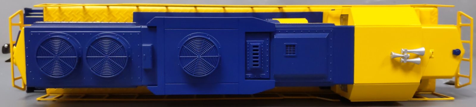 Lionel 6-28848 O JC Penney Santa Fe GP-38 Diesel Locomotive #2308 w/Display Case LN/Box