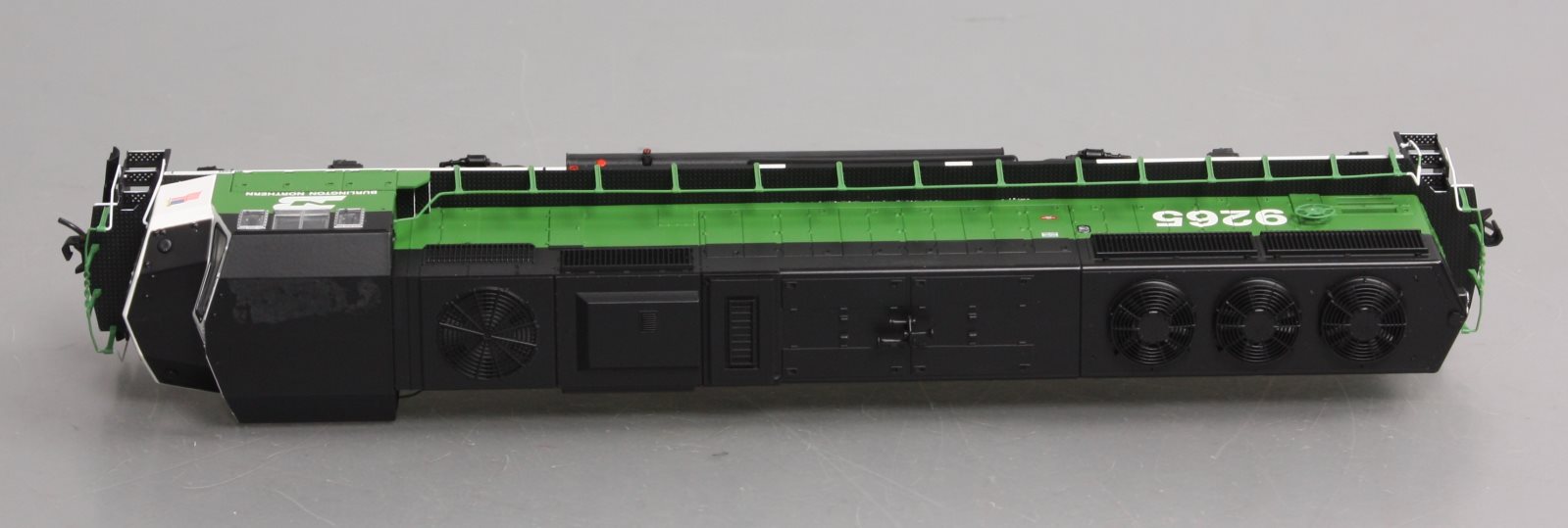 Walthers 910-19700 HO Scale Burlington Northern EMD SD60M Diesel #9265 w/DCC