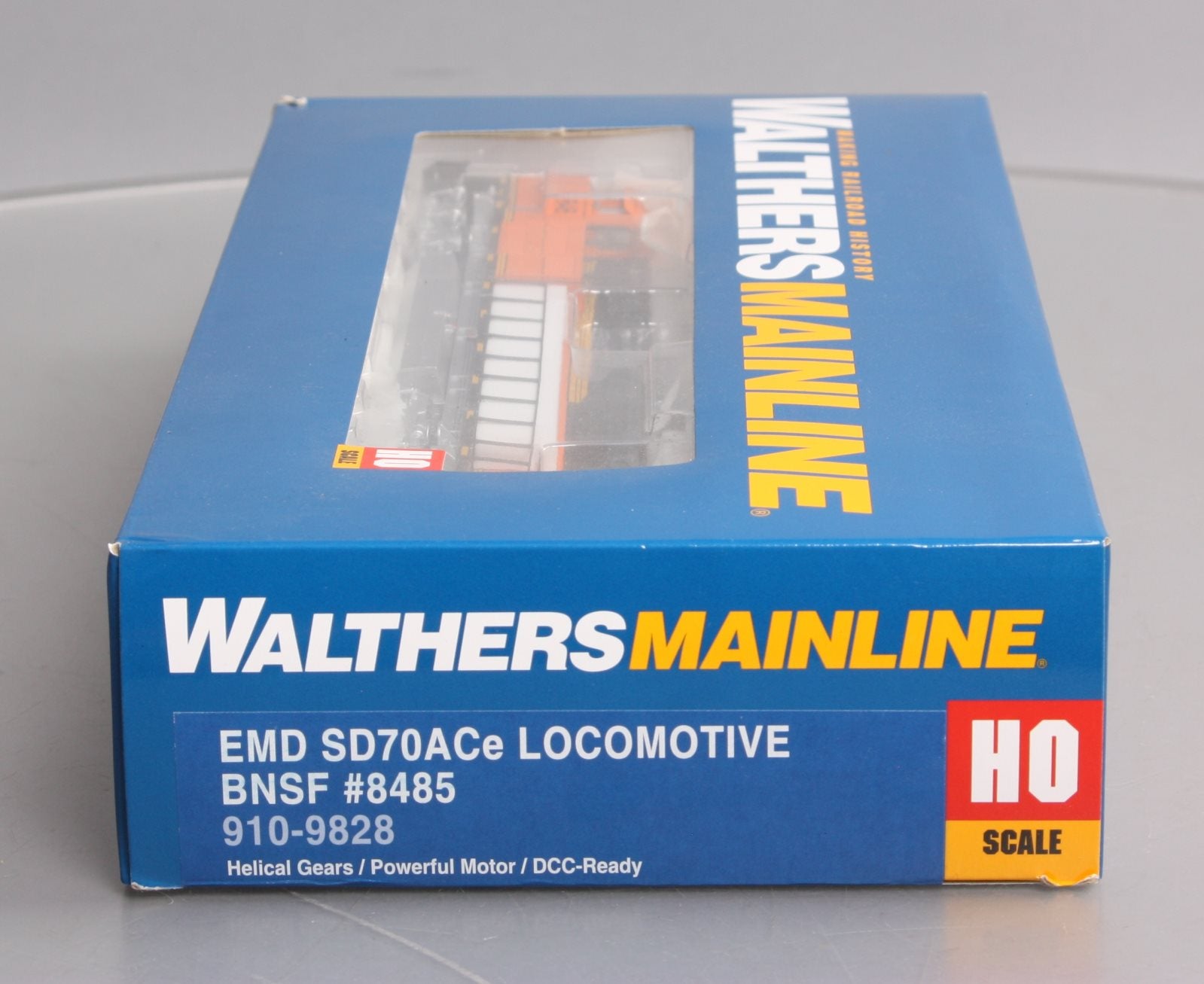 Walthers 910-9828 HO Burlington Northern Santa Fe EMD SD70ACe Diesel Loco #8485