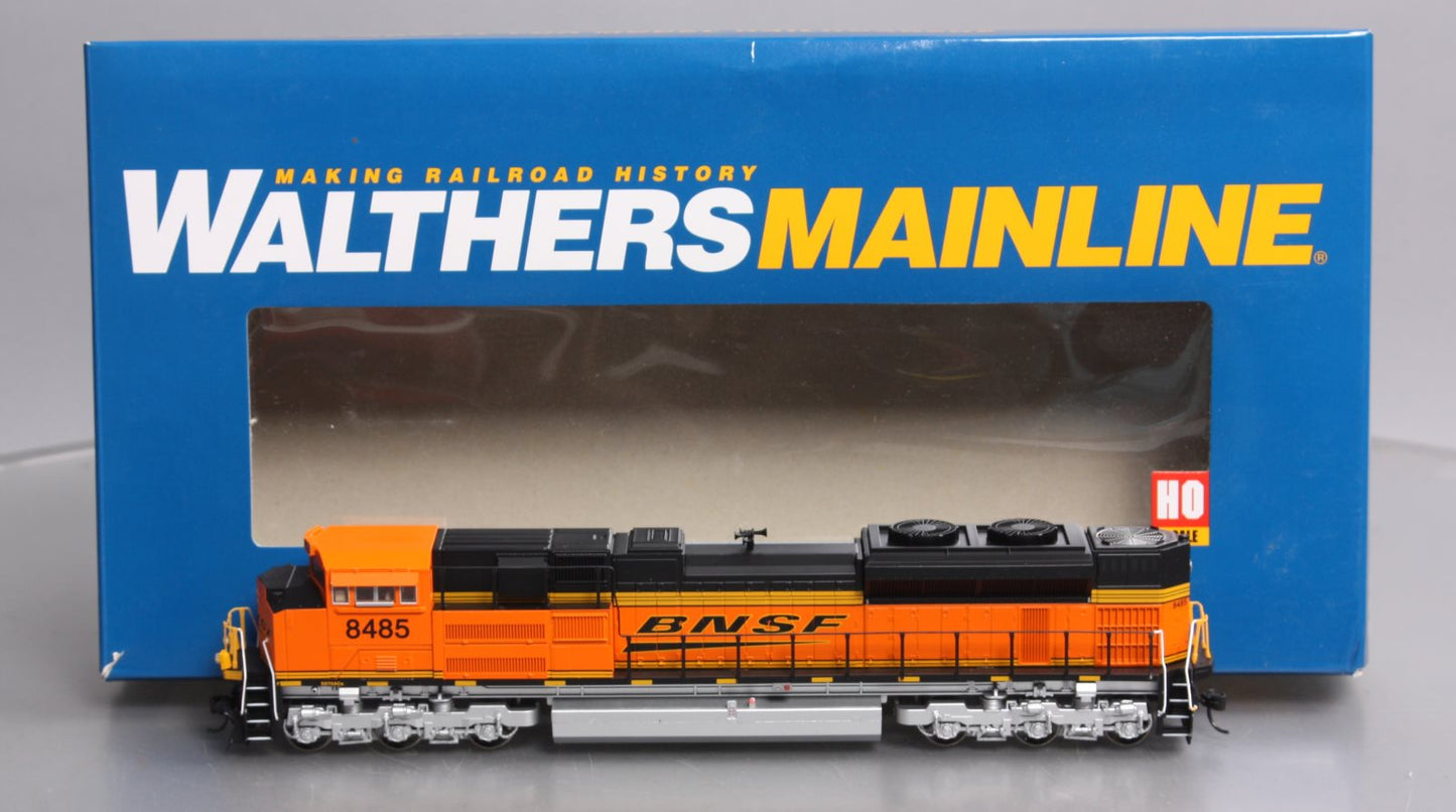 Walthers 910-9828 HO Burlington Northern Santa Fe EMD SD70ACe Diesel Loco #8485