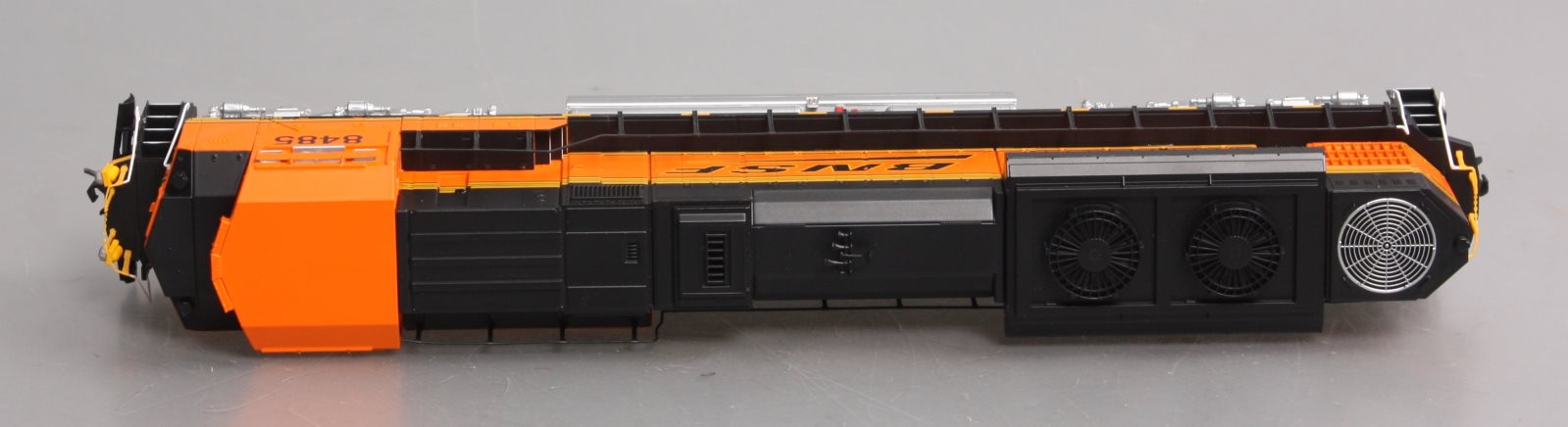 Walthers 910-9828 HO Burlington Northern Santa Fe EMD SD70ACe Diesel Loco #8485