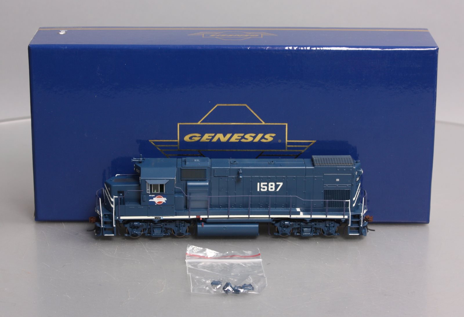 Athearn G68111 HO Missouri Pacific GP15-1 Diesel Locomotive w/DCC & Sound #1587