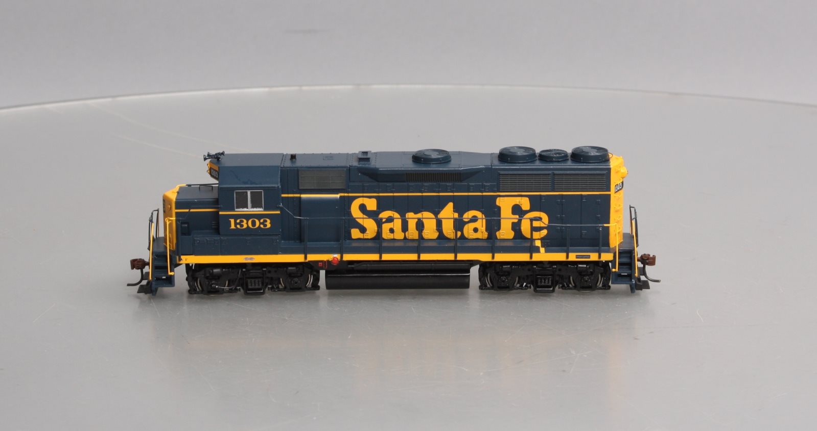 Athearn 96036 HO Santa Fe/Freight RTR GP35 Diesel Locomotive #1303
