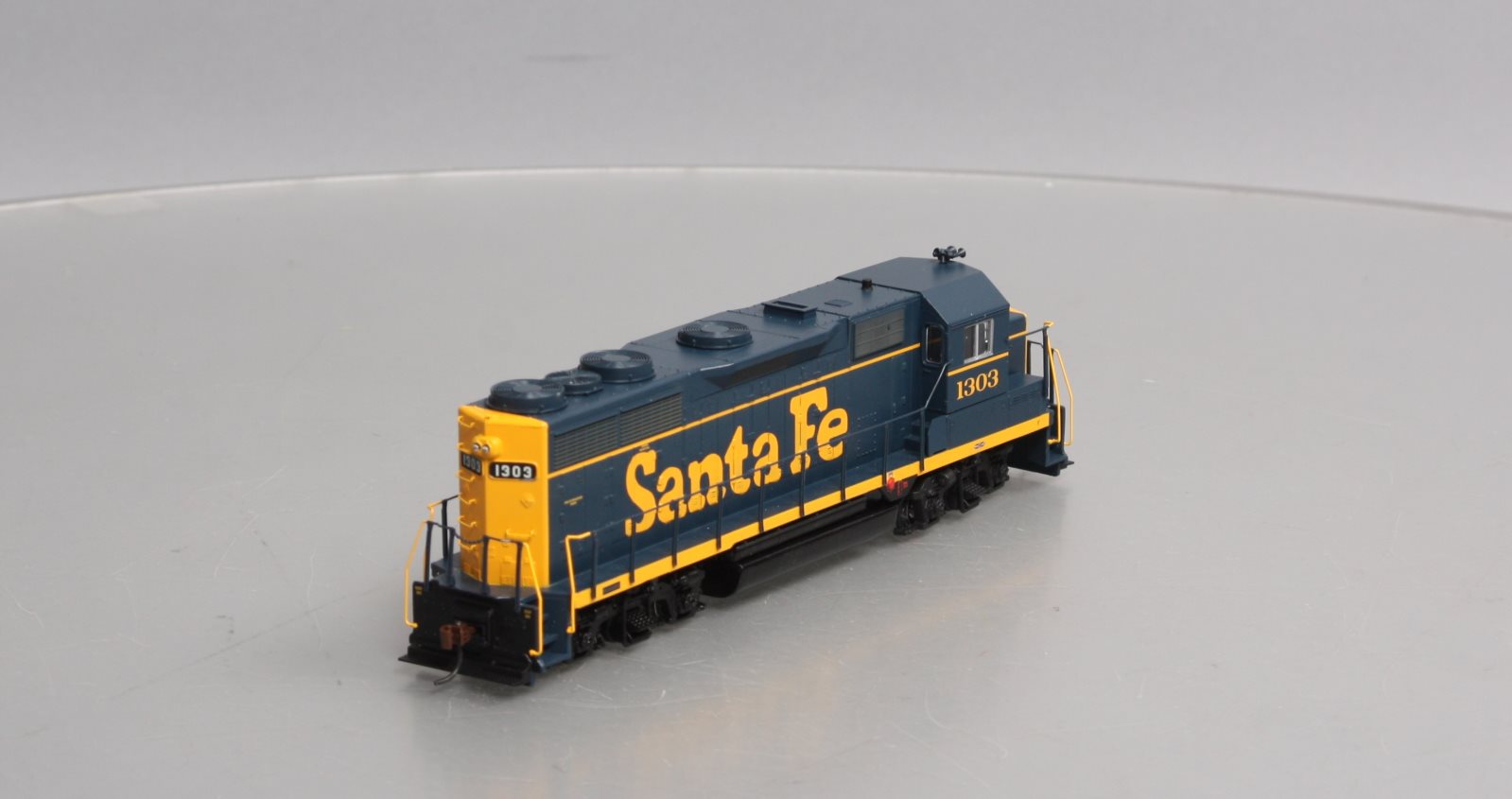 Athearn 96036 HO Santa Fe/Freight RTR GP35 Diesel Locomotive #1303