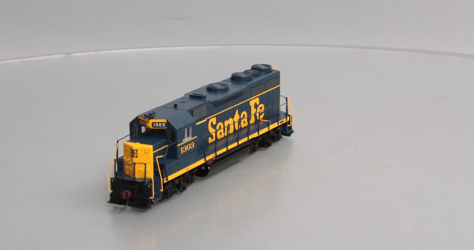 Athearn 96036 HO Santa Fe/Freight RTR GP35 Diesel Locomotive #1303