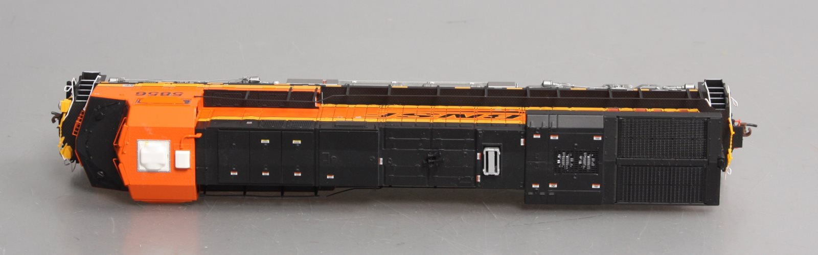 Athearn G69742 HO Burlington Northern Santa Fe ES44AC Diesel Locomotive #5856