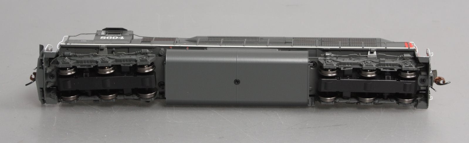 Athearn G63678 HO Southern Pacific SD40M-2 Diesel Locomotive #8694