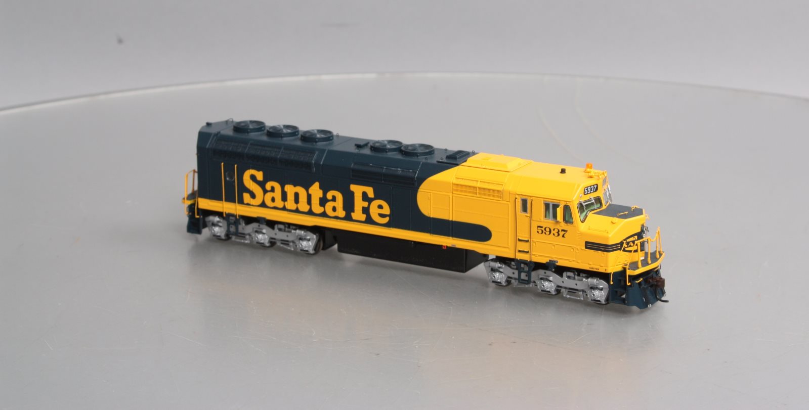 Athearn G67635 HO Santa Fe/Warbonnet F45 Diesel Locomotive w/DCC & Sound #5937