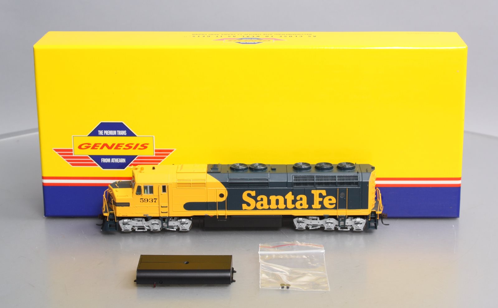 Athearn G67635 HO Santa Fe/Warbonnet F45 Diesel Locomotive w/DCC & Sound #5937