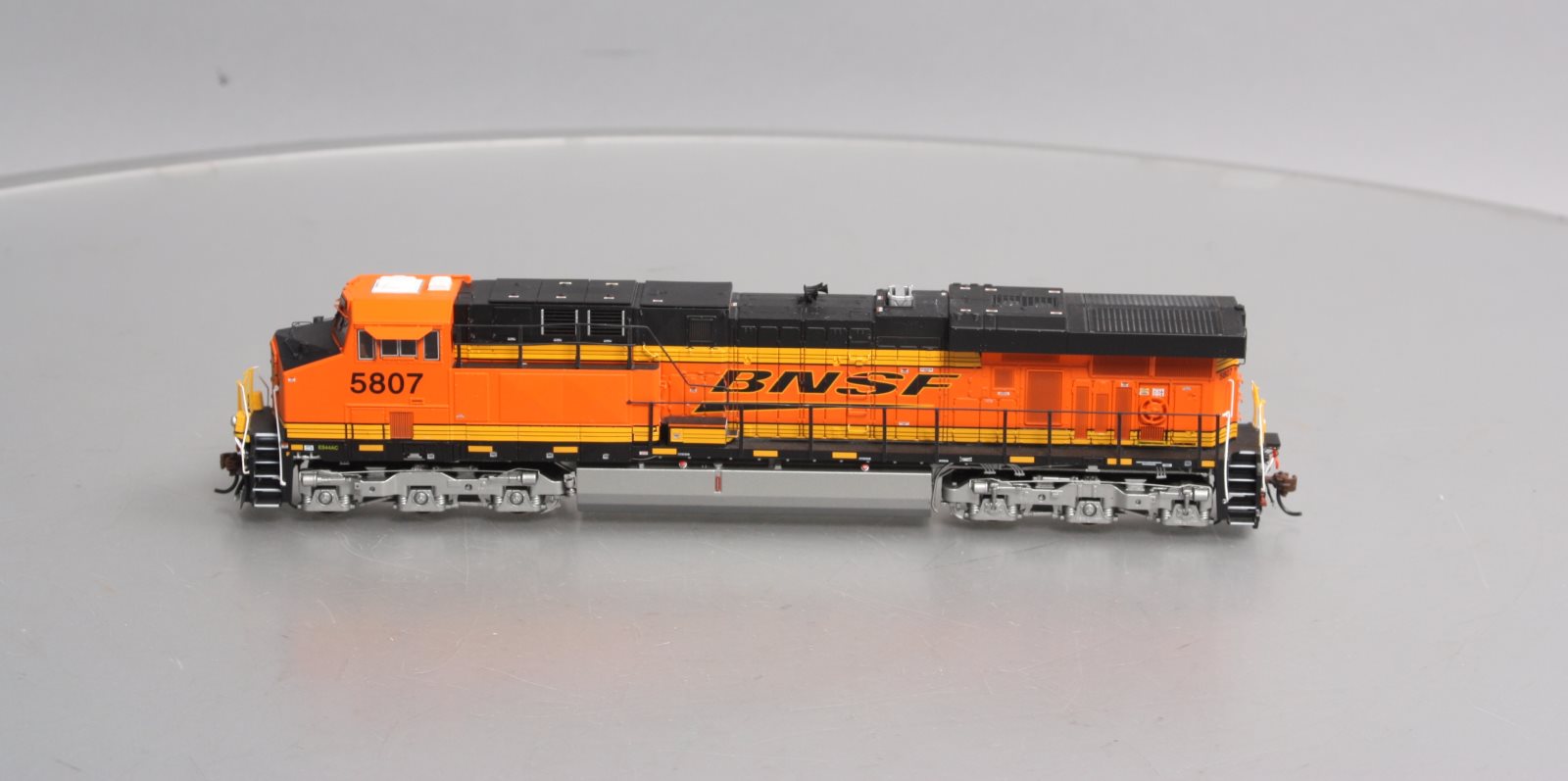 Athearn G69741 HO Burlington Northern Santa Fe ES44AC Diesel Locomotive #5807