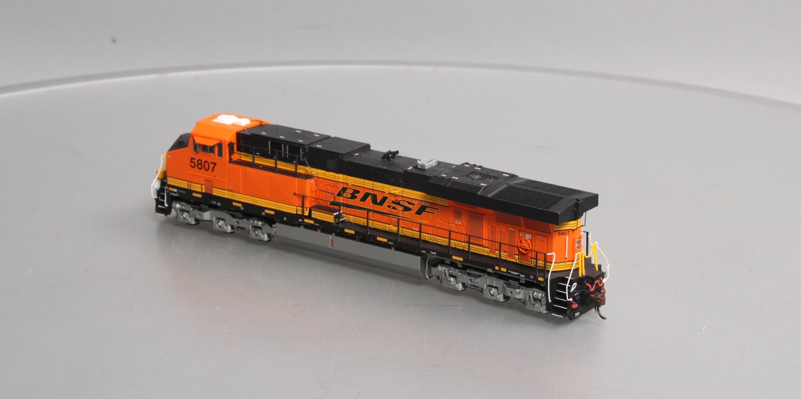 Athearn G69741 HO Burlington Northern Santa Fe ES44AC Diesel Locomotive #5807