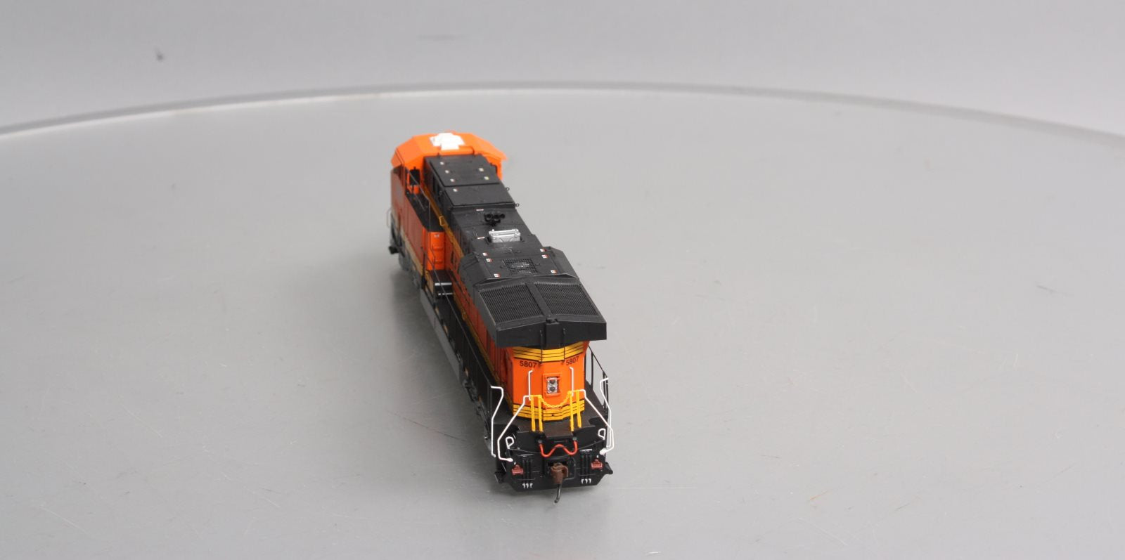 Athearn G69741 HO Burlington Northern Santa Fe ES44AC Diesel Locomotive #5807