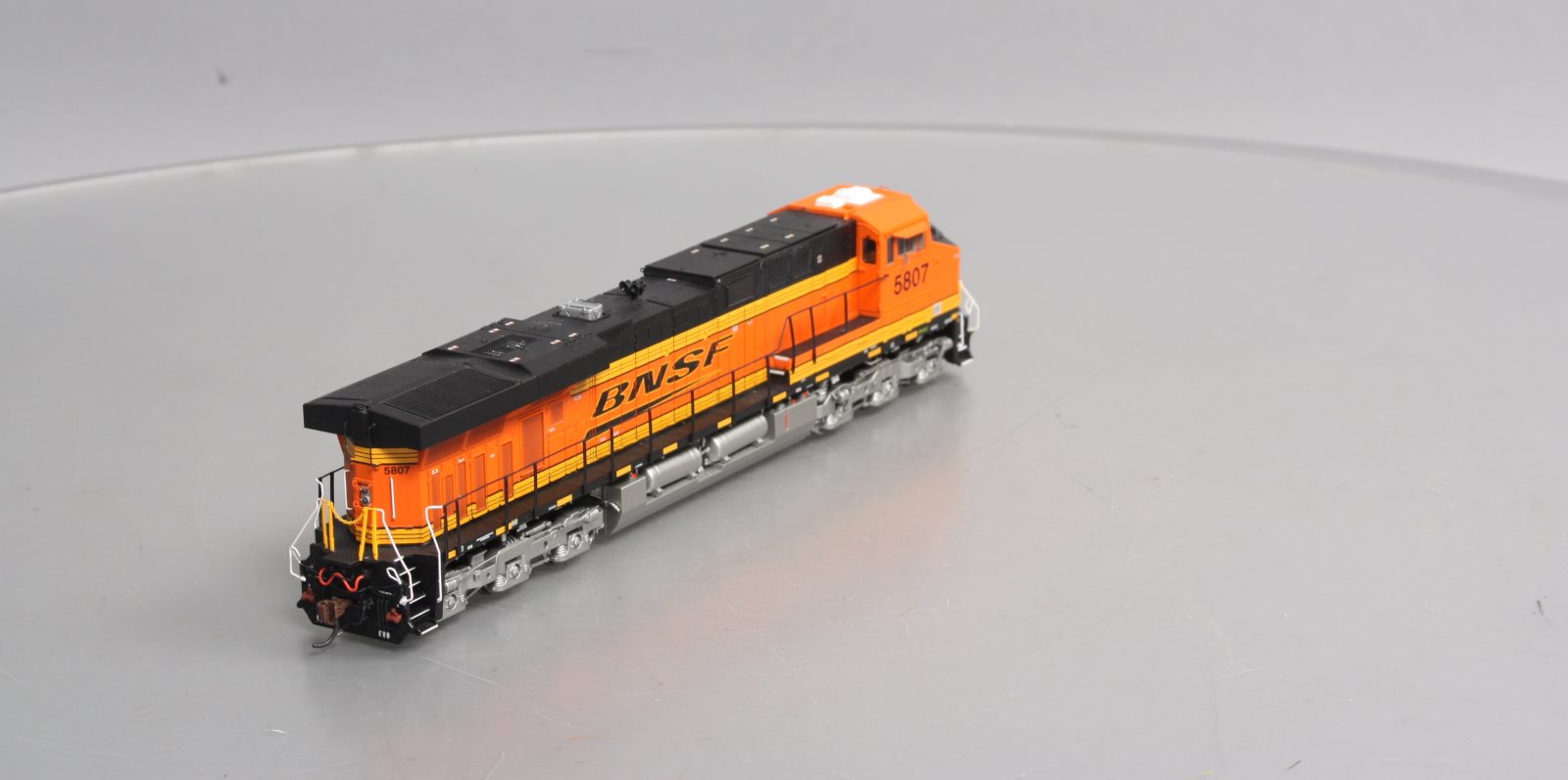 Athearn G69741 HO Burlington Northern Santa Fe ES44AC Diesel Locomotive #5807