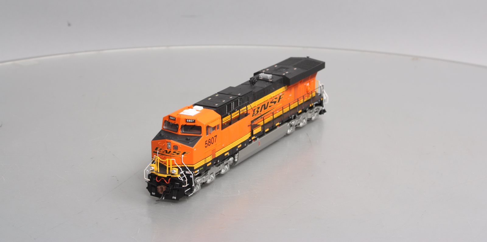 Athearn G69741 HO Burlington Northern Santa Fe ES44AC Diesel Locomotive #5807