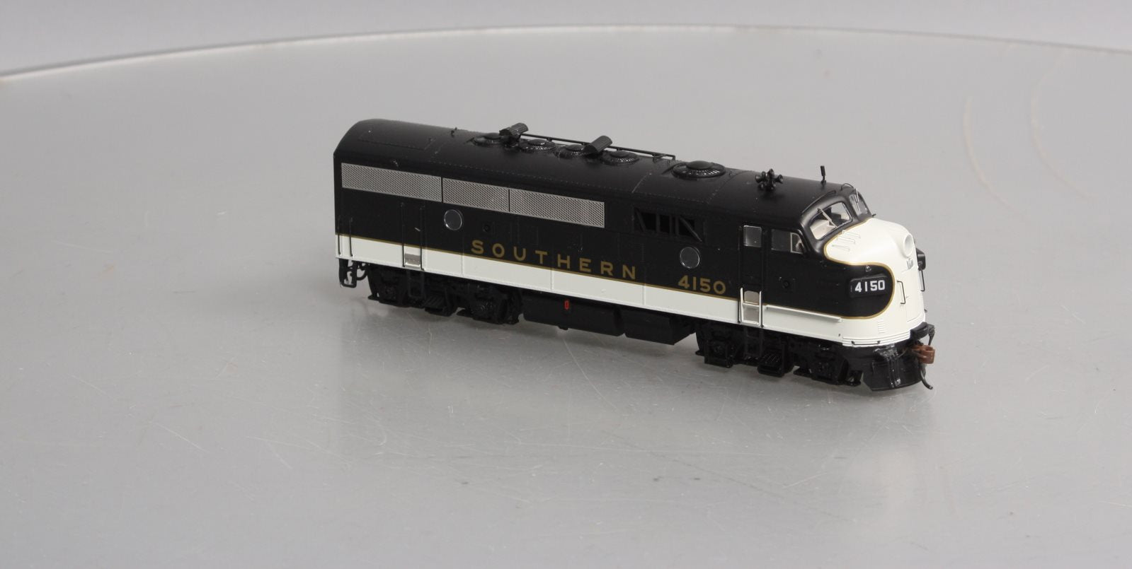 Athearn G12409 HO Southern Freight F3A Diesel Locomotive with DCC & Sound #4150