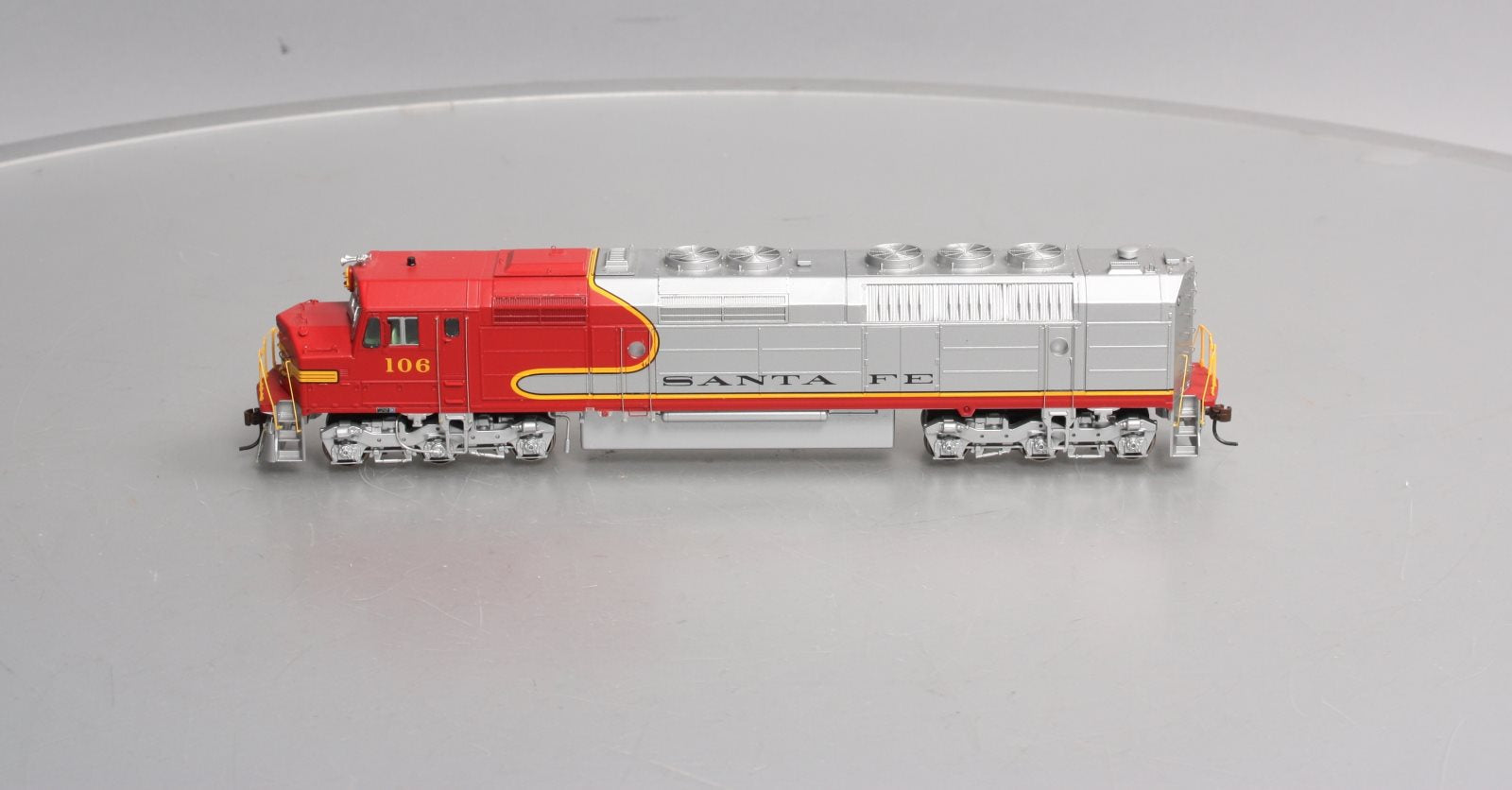 Athearn G67663 HO Santa Fe/Superchief FP45 Diesel Locomotive w/DCC & Sound #106