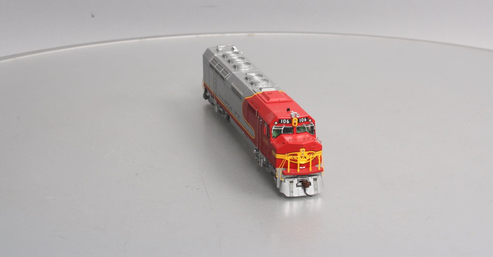 Athearn G67663 HO Santa Fe/Superchief FP45 Diesel Locomotive w/DCC & Sound #106