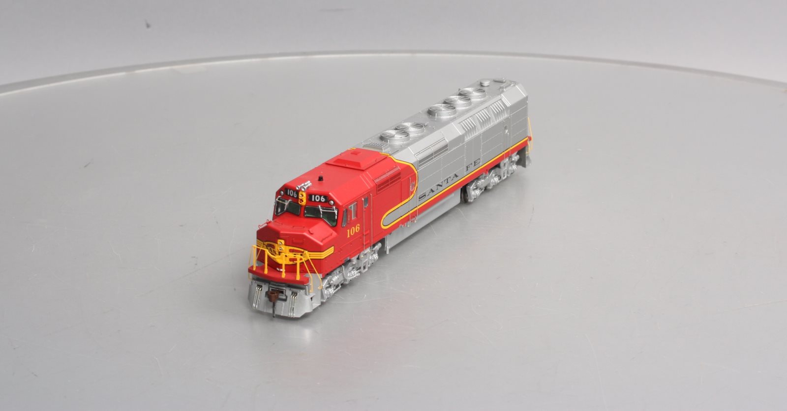 Athearn G67663 HO Santa Fe/Superchief FP45 Diesel Locomotive w/DCC & Sound #106