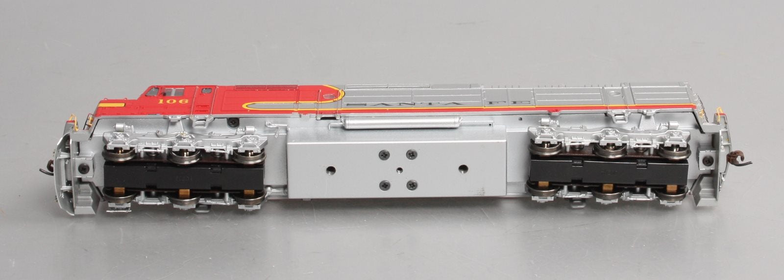 Athearn G67663 HO Santa Fe/Superchief FP45 Diesel Locomotive w/DCC & Sound #106