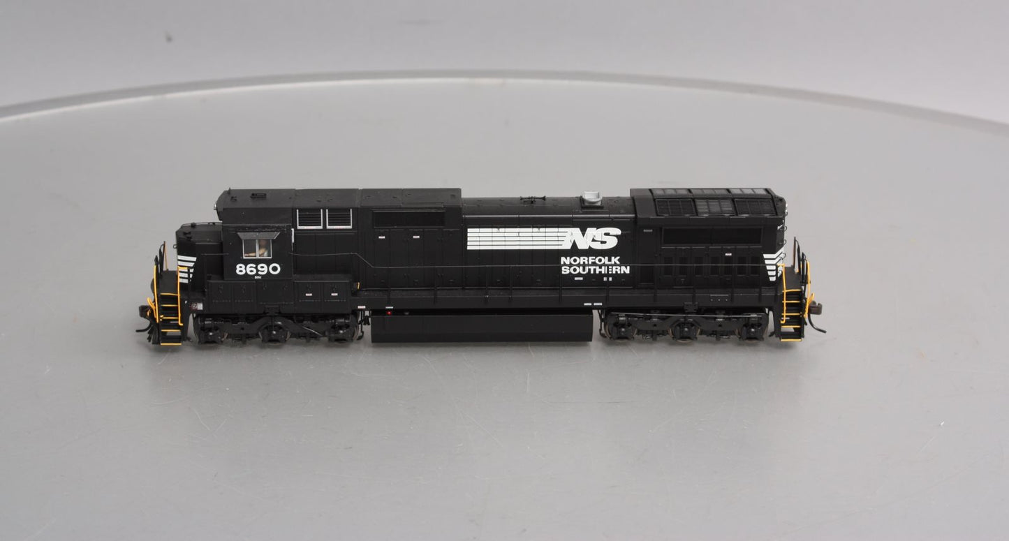 Atlas 9660 HO Norfolk Southern Dash 8-40C Diesel Locomotive #8690