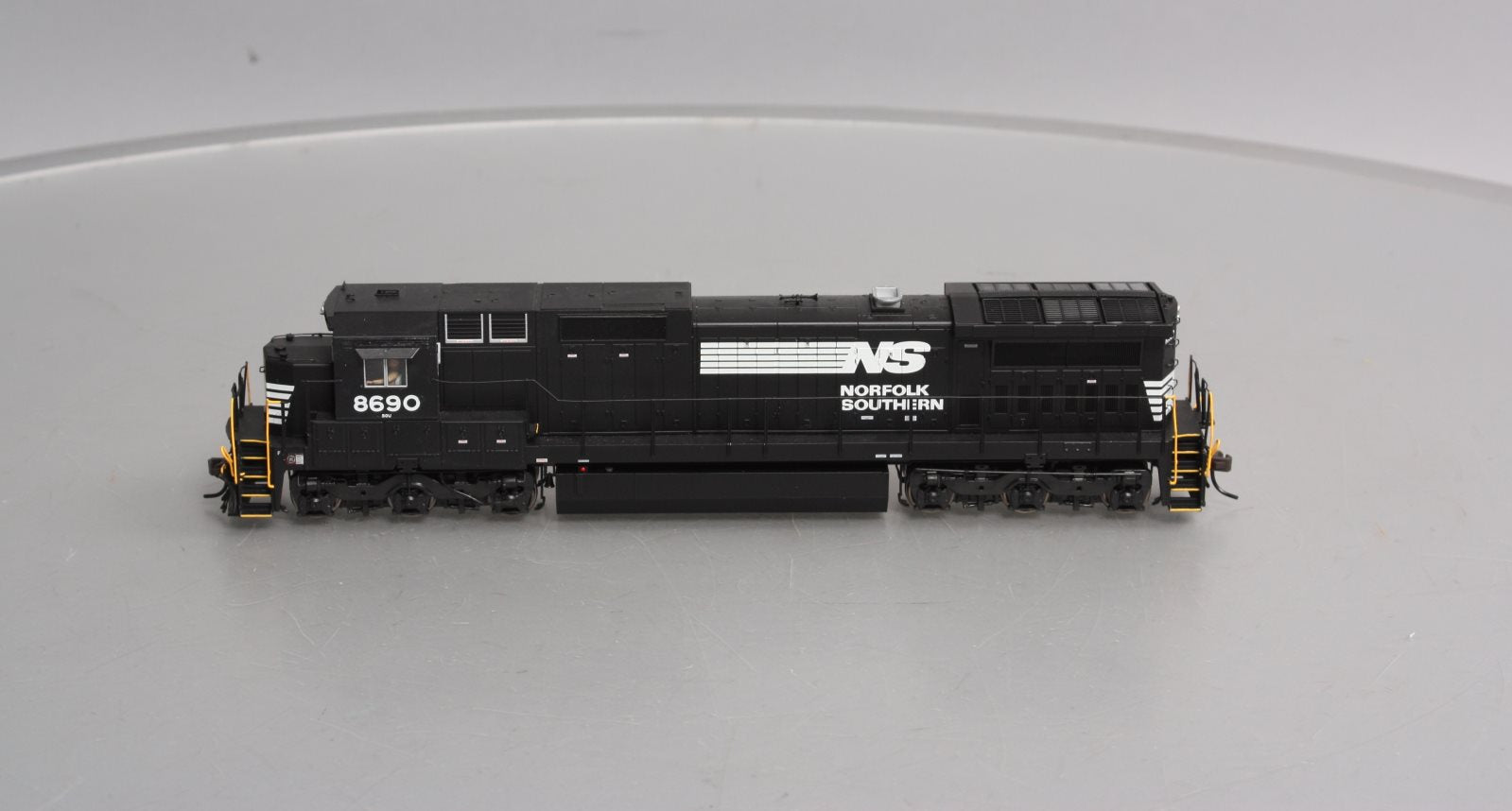 Atlas 9660 HO Norfolk Southern Dash 8-40C Diesel Locomotive #8690