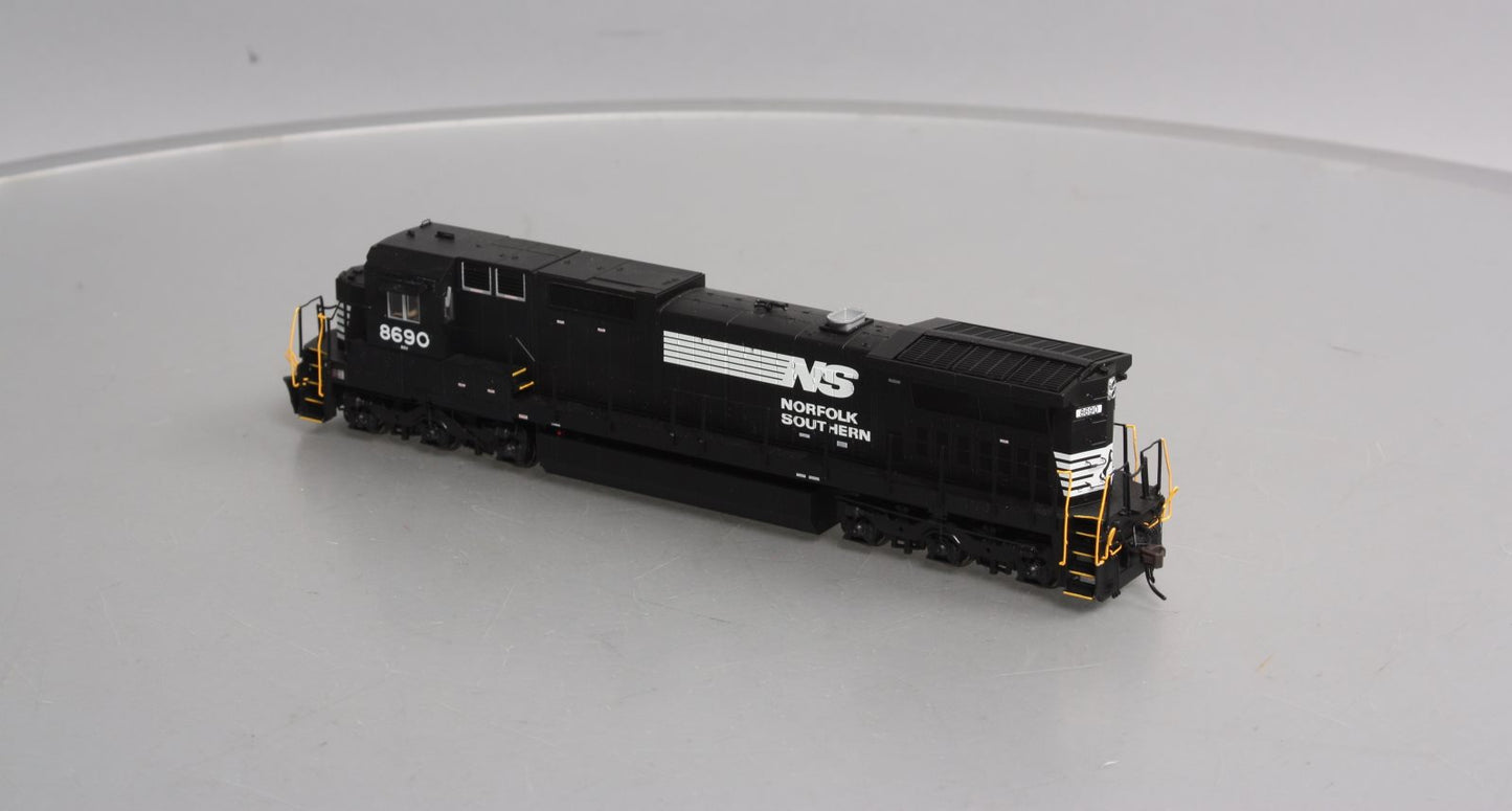 Atlas 9660 HO Norfolk Southern Dash 8-40C Diesel Locomotive #8690
