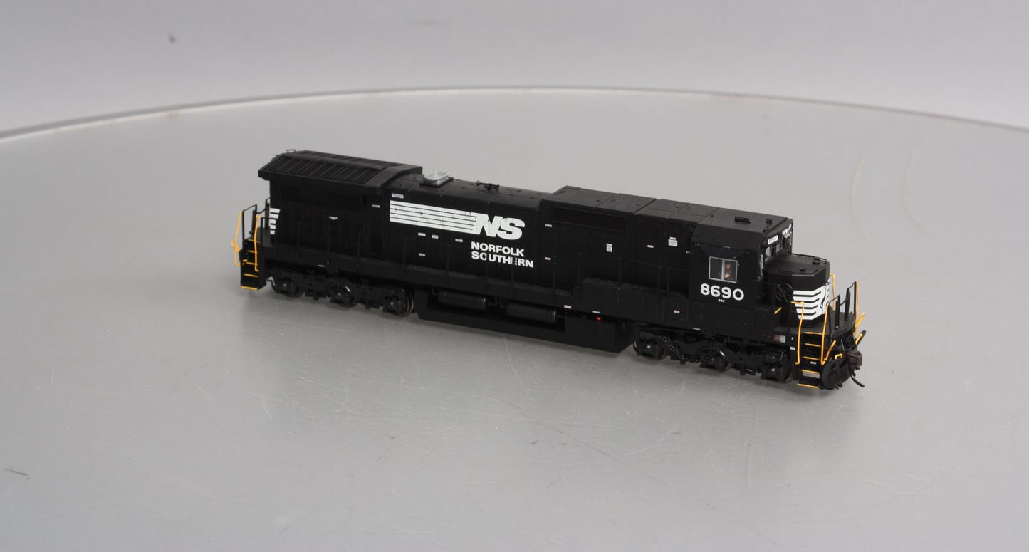 Atlas 9660 HO Norfolk Southern Dash 8-40C Diesel Locomotive #8690