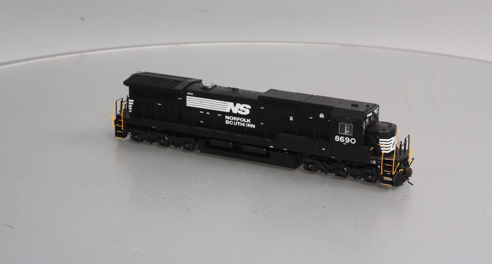 Atlas 9660 HO Norfolk Southern Dash 8-40C Diesel Locomotive #8690