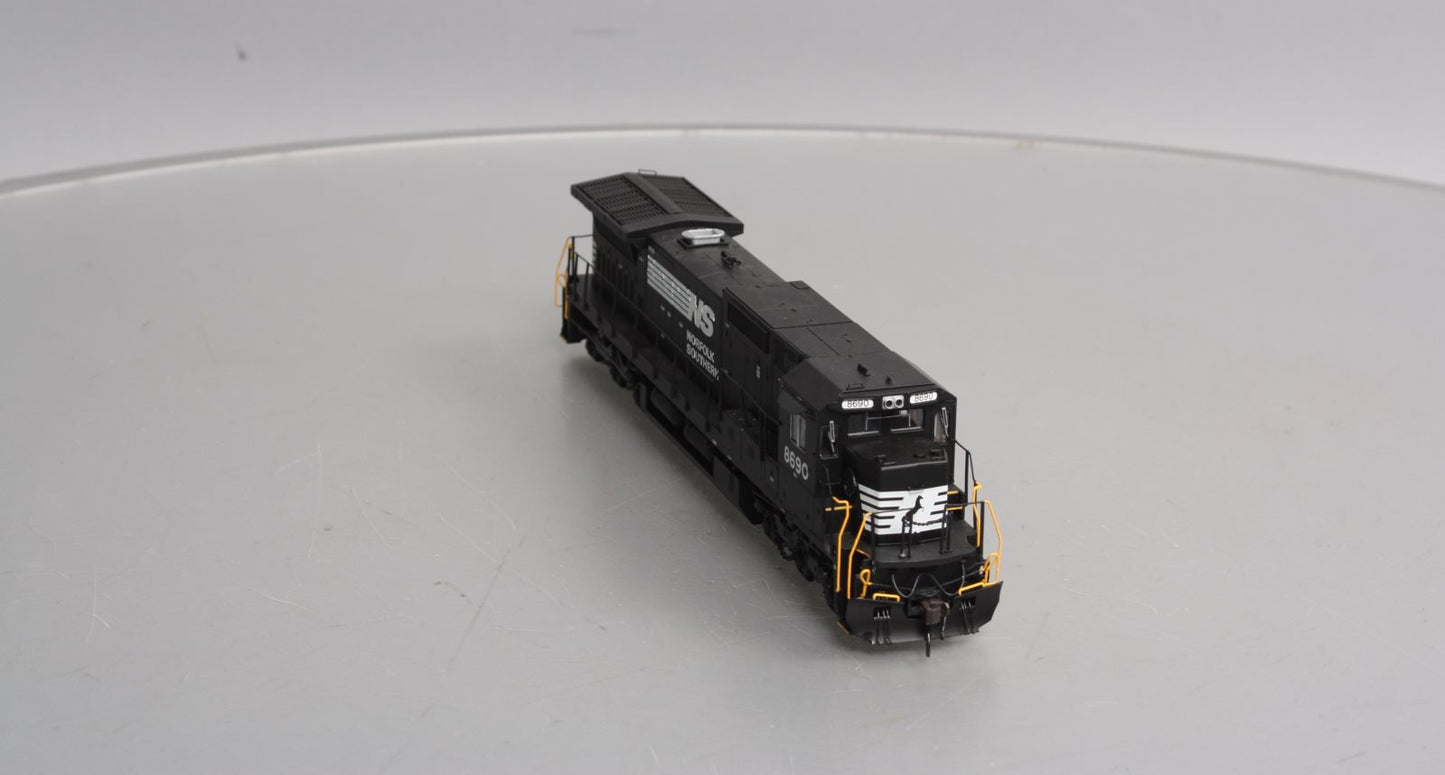Atlas 9660 HO Norfolk Southern Dash 8-40C Diesel Locomotive #8690