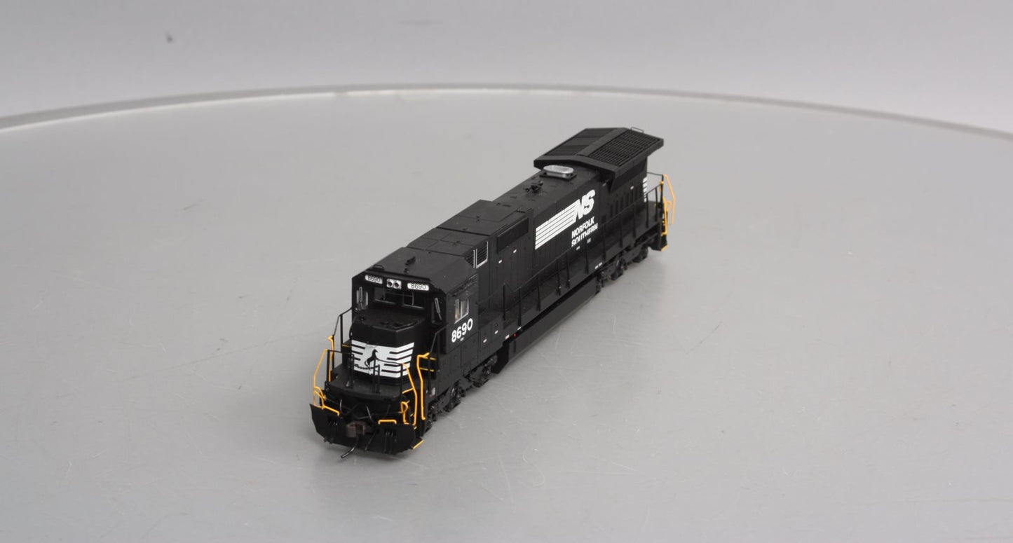 Atlas 9660 HO Norfolk Southern Dash 8-40C Diesel Locomotive #8690