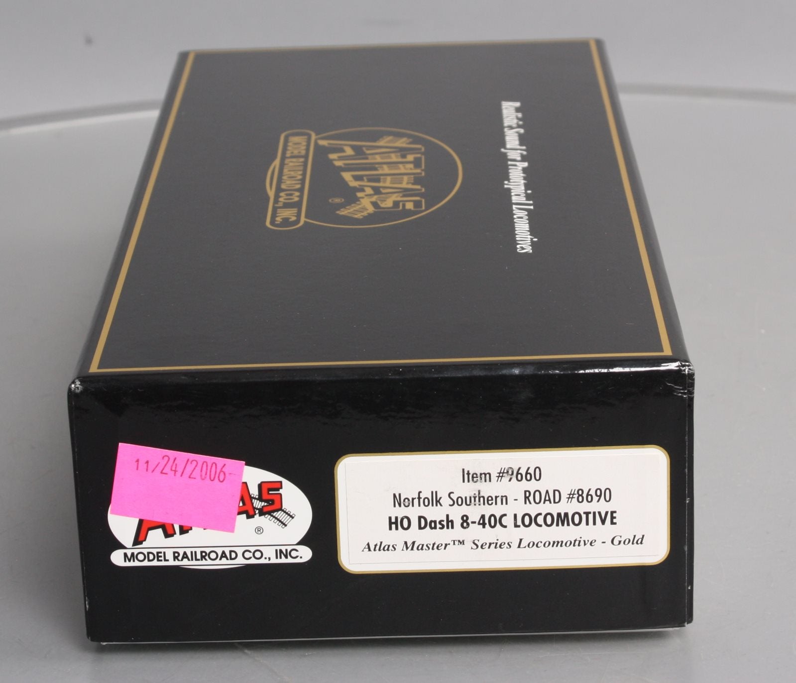 Atlas 9660 HO Norfolk Southern Dash 8-40C Diesel Locomotive #8690