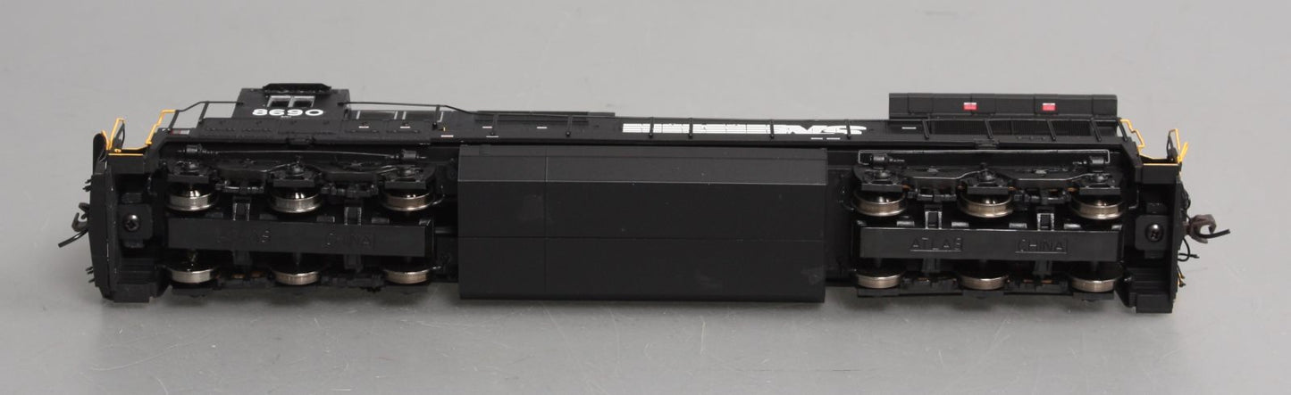 Atlas 9660 HO Norfolk Southern Dash 8-40C Diesel Locomotive #8690