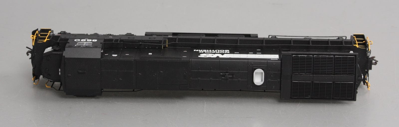 Atlas 9660 HO Norfolk Southern Dash 8-40C Diesel Locomotive #8690
