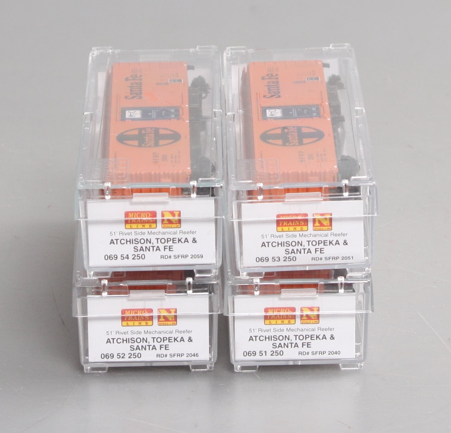 Micro-Trains 99300167 N ATSF 51' Rivet Side Mechanical Reefer (Set of 4)