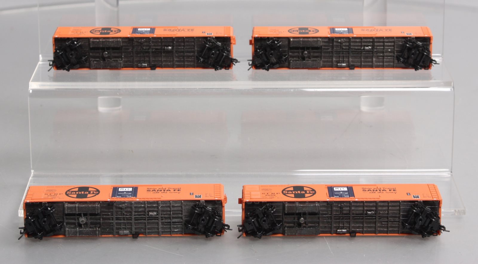 Micro-Trains 99300167 N ATSF 51' Rivet Side Mechanical Reefer (Set of 4)