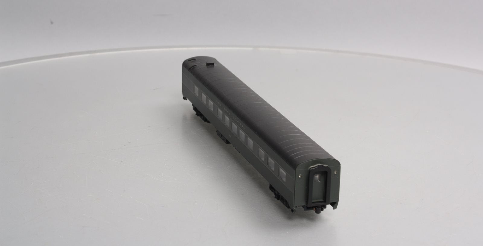 Walthers 932-9316 HO Scale NYC 20th Century Limited 68 Seat Diner Car LN/Box