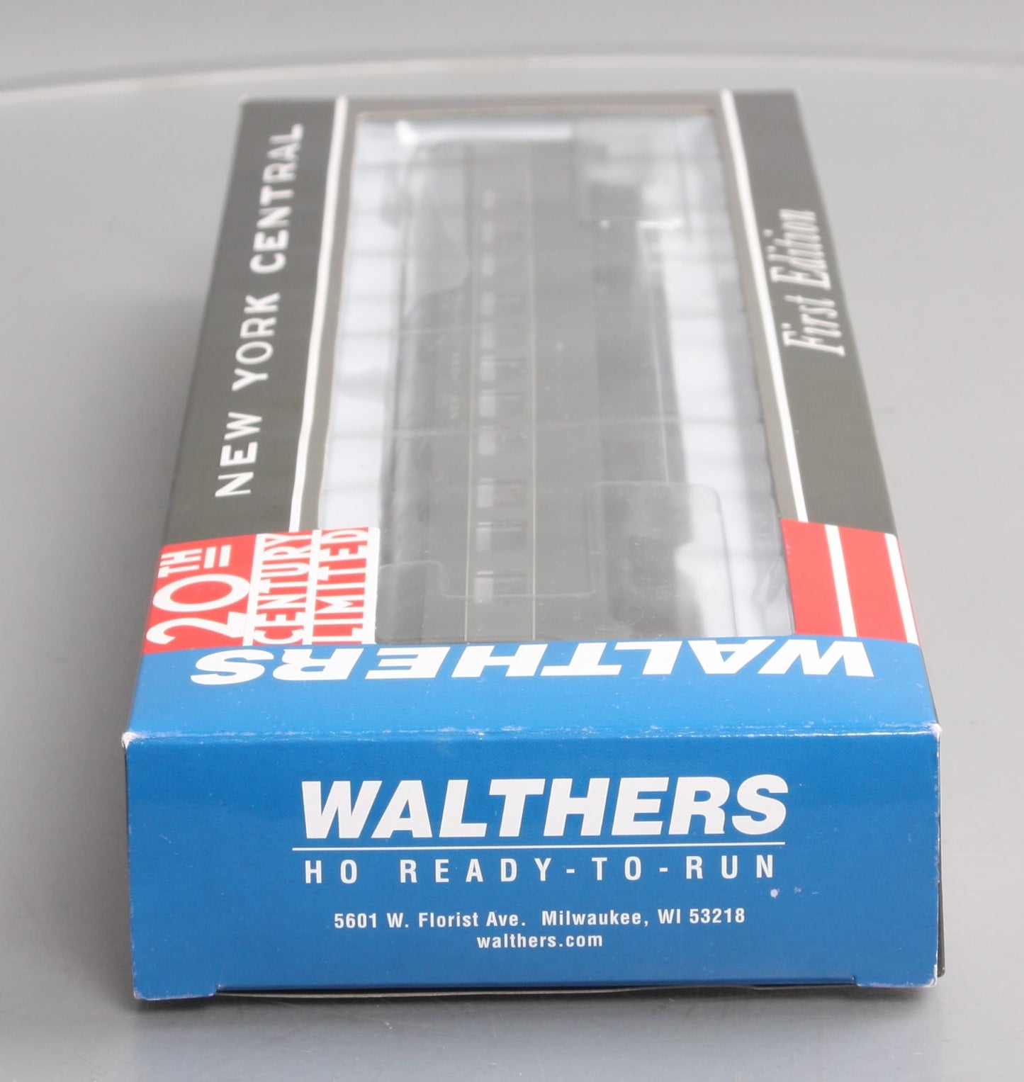 Walthers 932-9316 HO Scale NYC 20th Century Limited 68 Seat Diner Car LN/Box